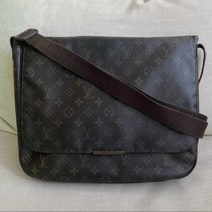 Authentic Louis Vuitton Monogram Bobour MM Messenger / Shoulder Bag